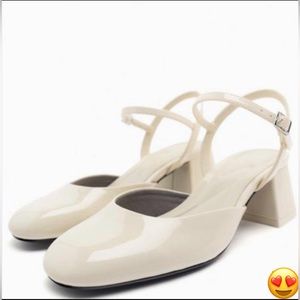 Zara FAUX PATENT LEATHER BLOCK HEEL SHOES